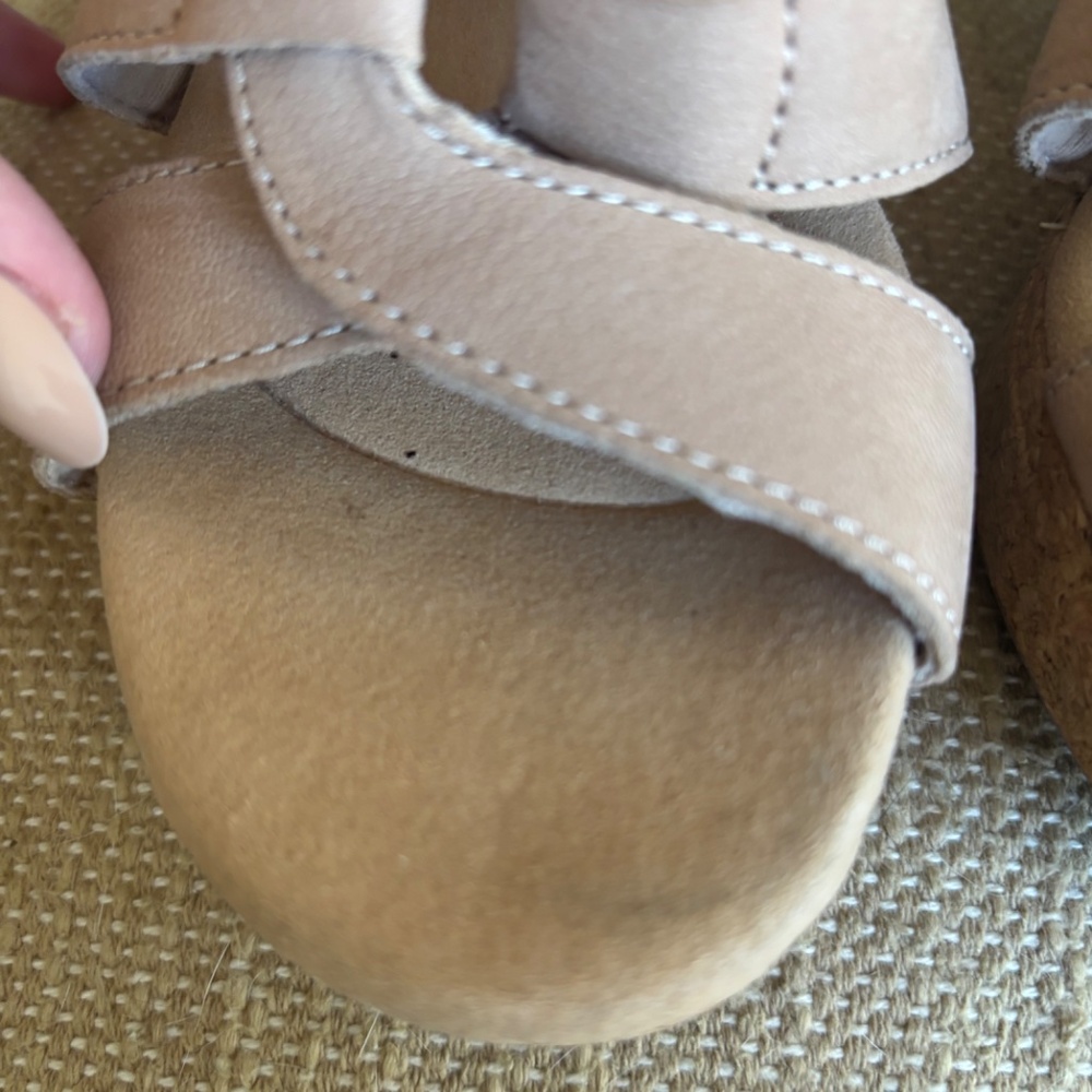 Clarks Ultimate Comfort Wedge Sandles, Tan, Size 6.5 - Picture 3 of 5